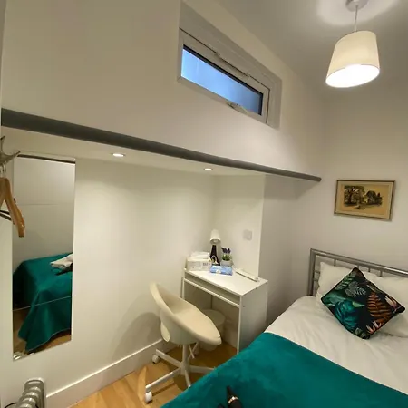 Cosy Private Near Euston Station, ホームステイ