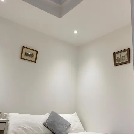 Cosy Private Near Euston Station, ホームステイ
