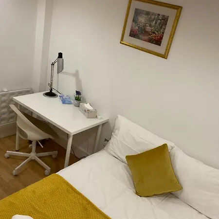 Cosy Private Near Euston Station, ホームステイ *