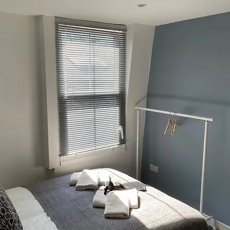 Homestay Comfy Private Bedrooms Near Euston, *