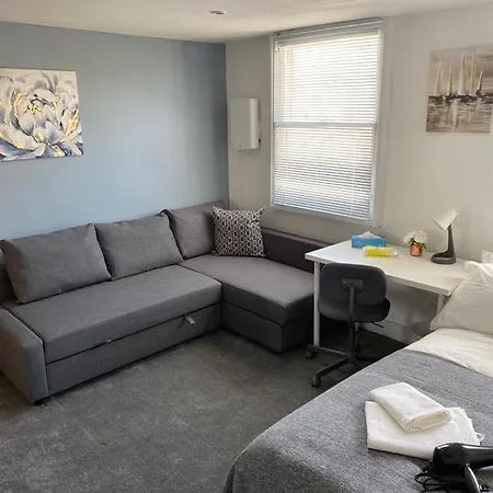 Comfy Private Bedrooms Near Euston, London