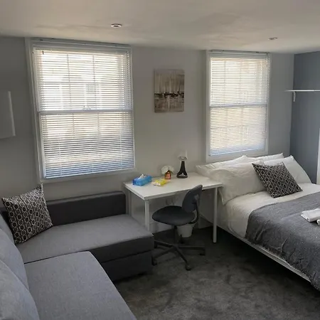 Homestay Comfy Private Bedrooms Near Euston, *