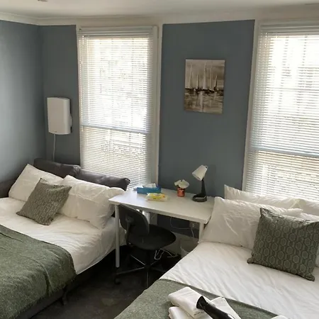 Comfy Private Bedrooms Near Euston, Homestay London