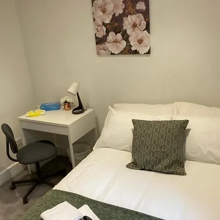 Homestay Comfy Private Bedrooms Near Euston, *