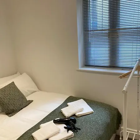 Comfy Private Bedrooms Near Euston, Homestay *