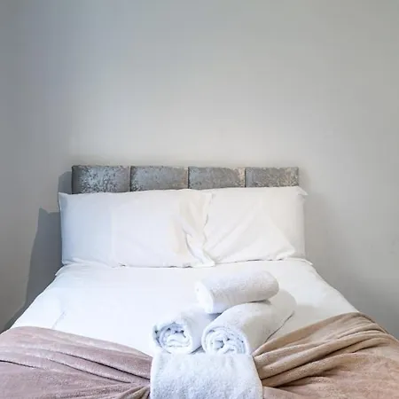 شقة Newly Renovated Cozy Studio #2 لندن