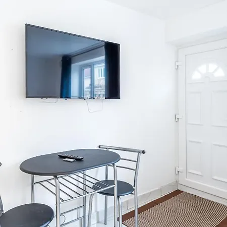 Newly Renovated Cozy Studio #2 شقة *