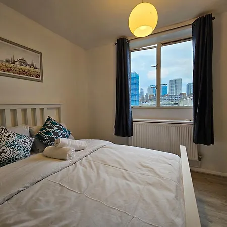 Whitechapel E1 *