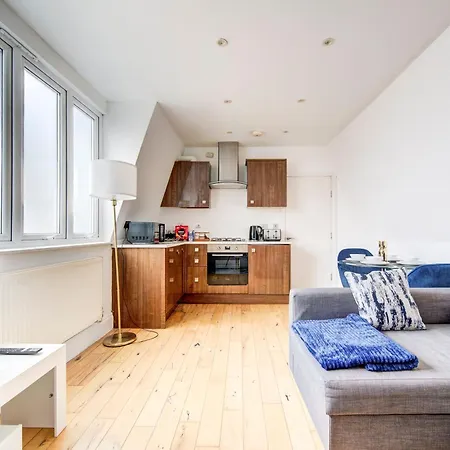 Spacious 1 Bed Near Central - 5 Per Cent Off Weekly Bookings ! Apartment London