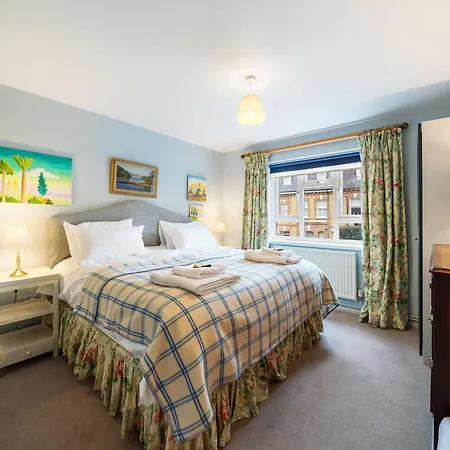 Bright & Cosy Gem ~ Battersea Park View ~ King Bed * לונדון