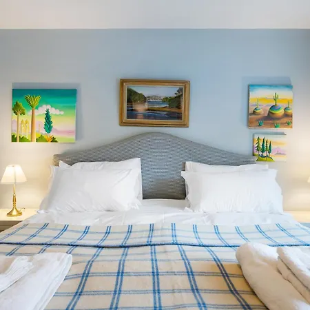 Bright & Cosy Gem ~ Battersea Park View ~ King Bed דירה לונדון