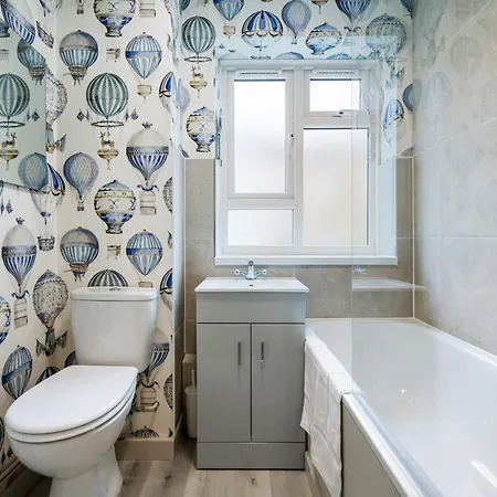 דירה Bright & Cosy Gem ~ Battersea Park View ~ King Bed