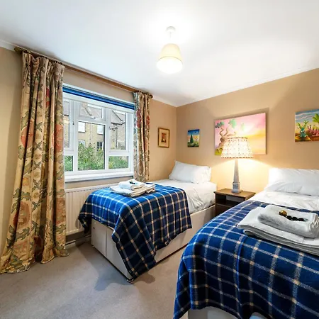 Bright & Cosy Gem ~ Battersea Park View ~ King Bed דירה