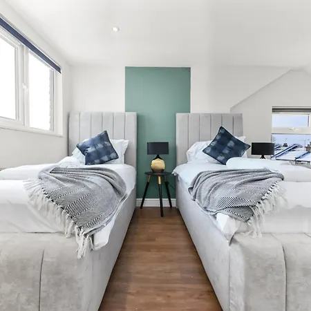דירה Modern And Hearty House
