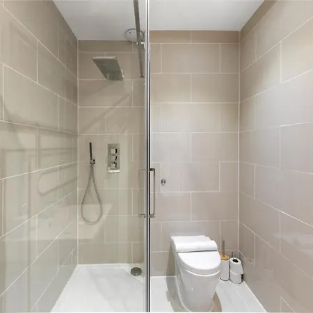 Apartment Tranquil Flat With Outdoor Space - Prime Location! *