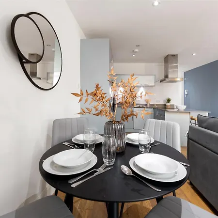 Tranquil Flat With Outdoor Space - Prime Location!