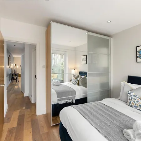 Tranquil Flat With Outdoor Space - Prime Location! Apartment *