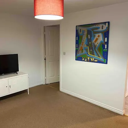 East London Near Station & Free Parking, Arcade Machine Apartment *