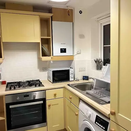 East London Near Station & Free Parking, Arcade Machine Apartment