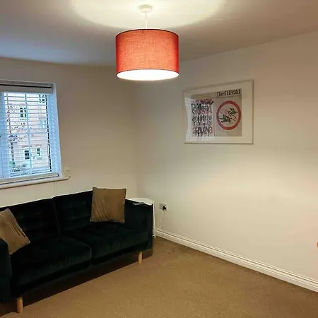 Apartment East London Near Station & Free Parking, Arcade Machine