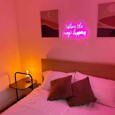 East London Near Station & Free Parking, Arcade Machine *