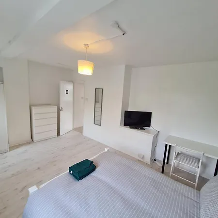 E2 Guest house *