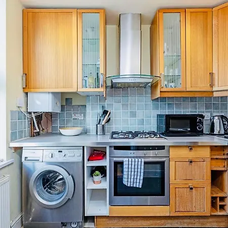 Charming Apartment, Sleeps 4- 15 Mins To Appartement