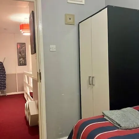 Private @ London-stratford. Guest house *