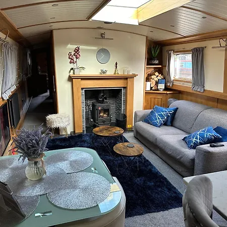 Luxury Boat - The Thistle Dream Uxbridge