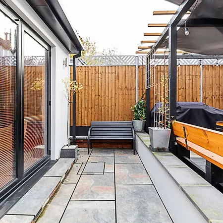 Holiday home Scarlett Heart In Golders Green London