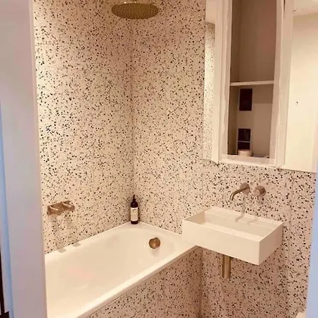 Spacious 3 Bed With Terrace Apartamento *