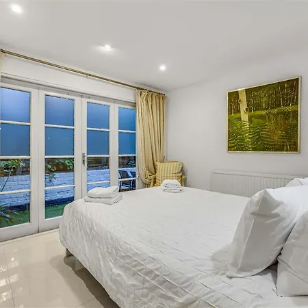 Earls Court Spacious * Londýn
