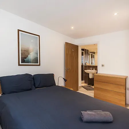 Urban Oasis With Views In Old St Appartement Londen