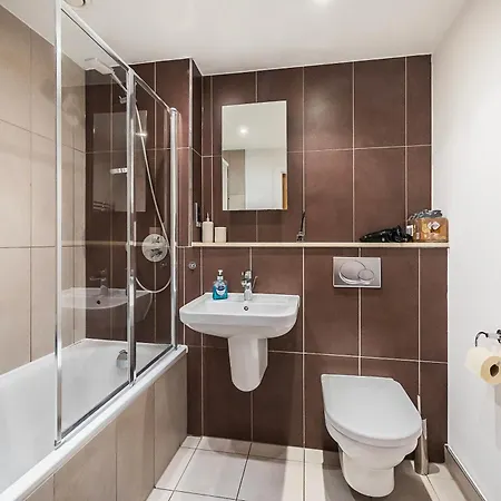 Urban Oasis With Views In Old St Appartement Londen