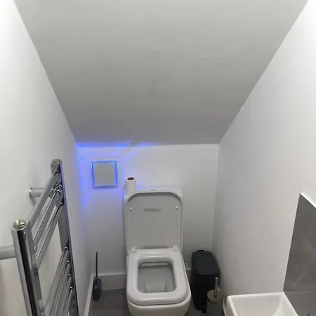 Mercy 2 Guest house London