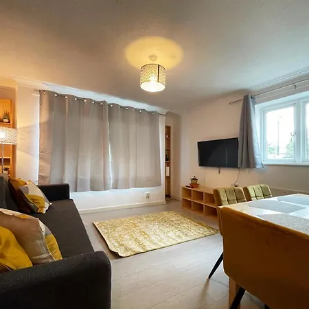 Rebecca Place At Whitechapel - 2 Double Beds, 1 Sofa Bed, Max 5 People Apartment