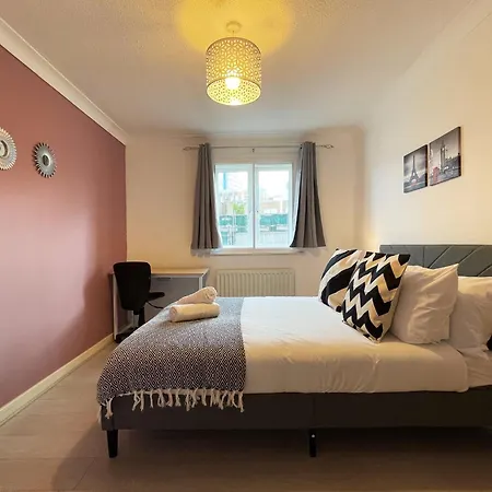 Apartment Rebecca Place At Whitechapel - 2 Double Beds, 1 Sofa Bed, Max 5 People *