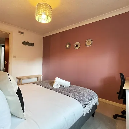 Apartment Rebecca Place At Whitechapel - 2 Double Beds, 1 Sofa Bed, Max 5 People London