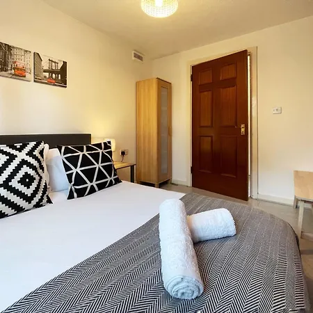 Rebecca Place At Whitechapel - 2 Double Beds, 1 Sofa Bed, Max 5 People London