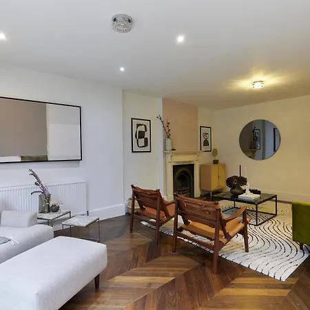 Apartment The Redbridge Sanctuary - Spacious 3bdr House With Garden London