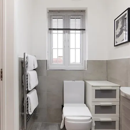 The Redbridge Sanctuary - Spacious 3bdr House With Garden * London