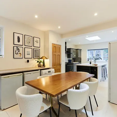 The Redbridge Sanctuary - Spacious 3bdr House With Garden Apartment