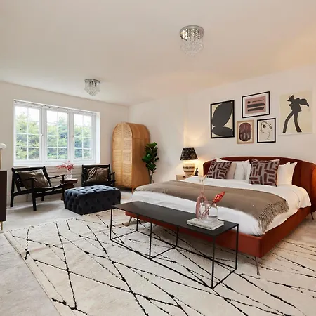 The Redbridge Sanctuary - Spacious 3bdr House With Garden London