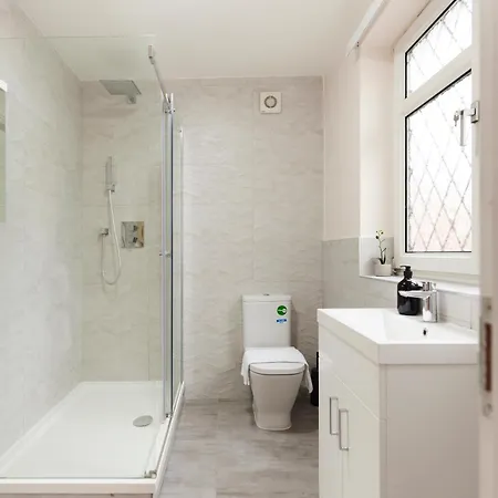 The Redbridge Sanctuary - Spacious 3bdr House With Garden * London
