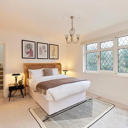 The Redbridge Sanctuary - Spacious 3bdr House With Garden London