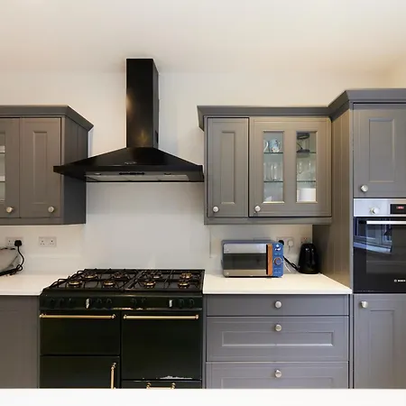 The Redbridge Sanctuary - Spacious 3bdr House With Garden London