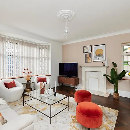 The Redbridge Sanctuary - Spacious 3bdr House With Garden London