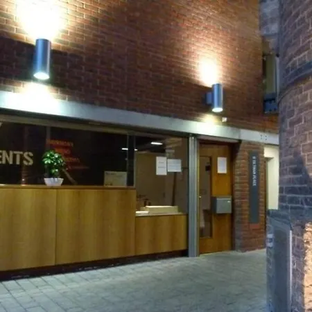 Bright & Spacious Double Bedroom With Ensuite And Concierge! Paid Parking Available Apartment *