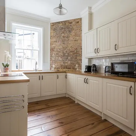 The Hearts Of Old 3 Bedroom In The West End Apartment *
