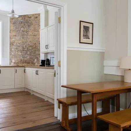 The Hearts Of Old 3 Bedroom In The West End Apartment